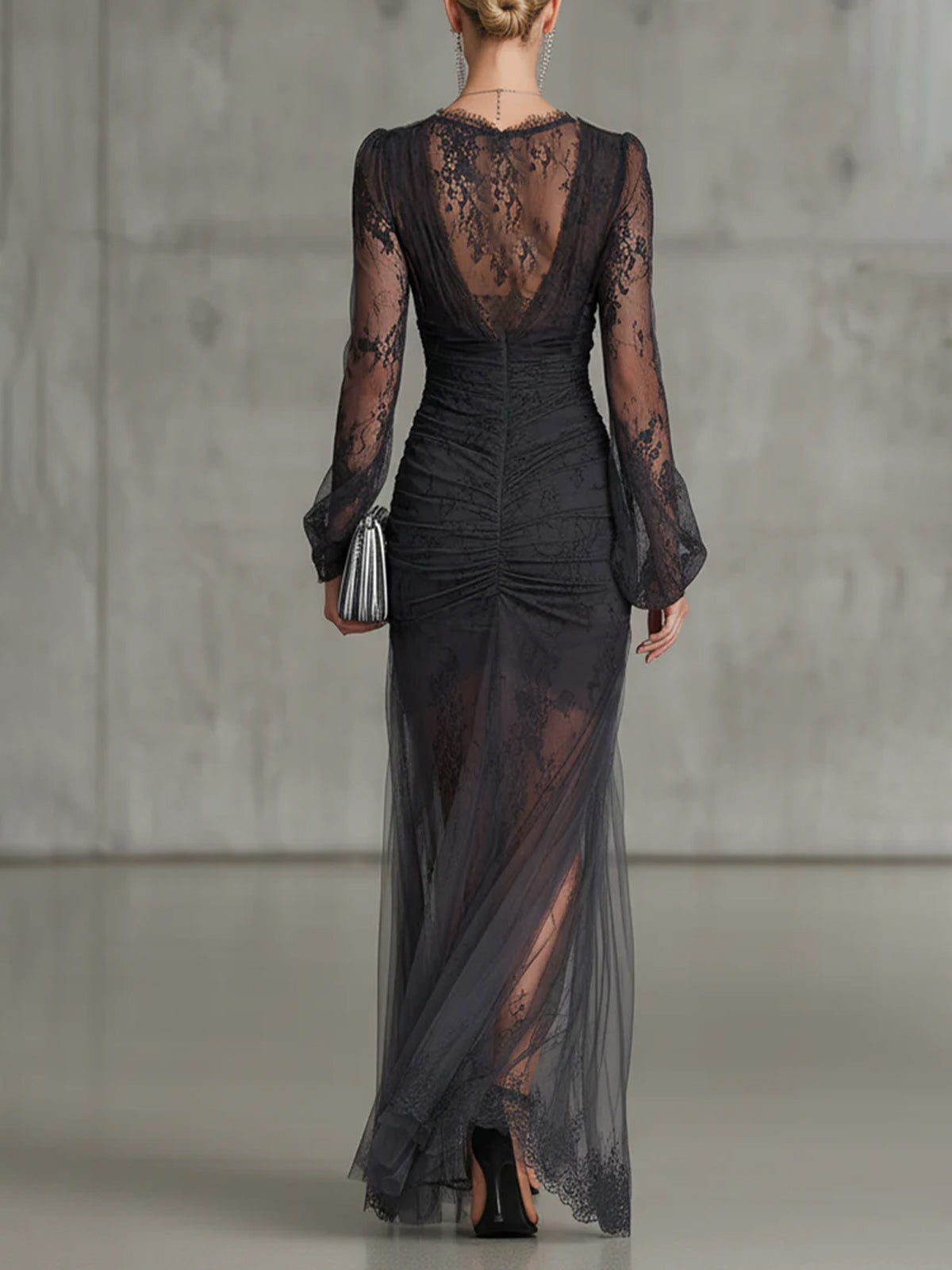 Quintina | Robe Longue Noire à Décolleté en V et Fente