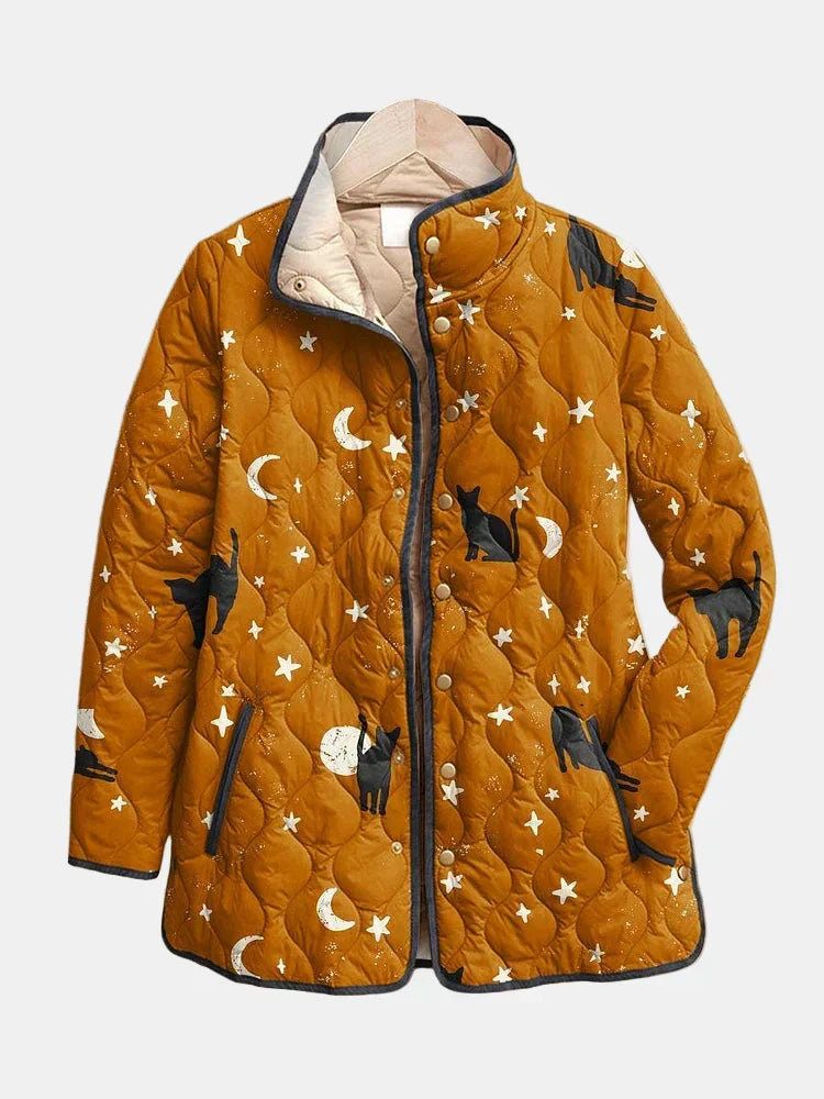 Eira | Veste matelassée décontractée avec imprimé chat noir d'Halloween